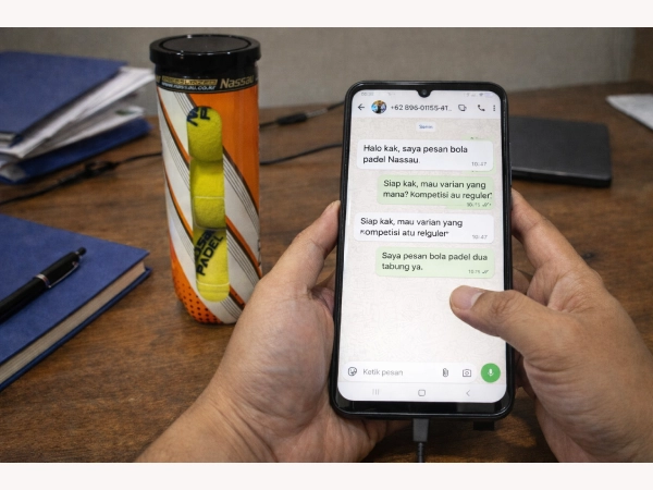 proses order bola padel Jakarta melalui WhatsApp supplier bola padel untuk lapangan Nassau Indonesia